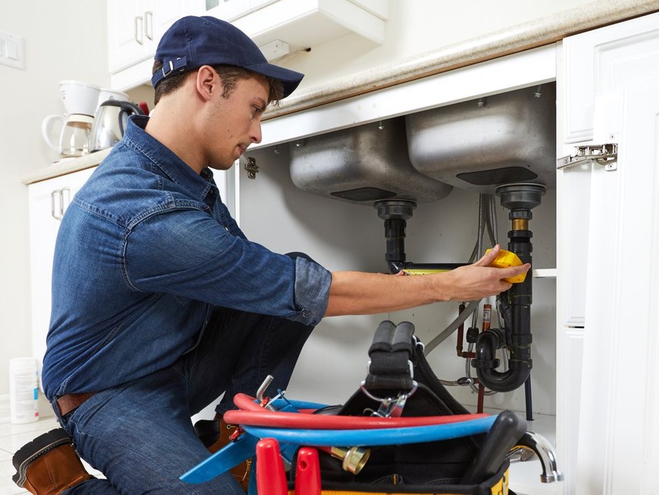 Experte warnt: Handwerker könnten für viele unbezahlbar werden