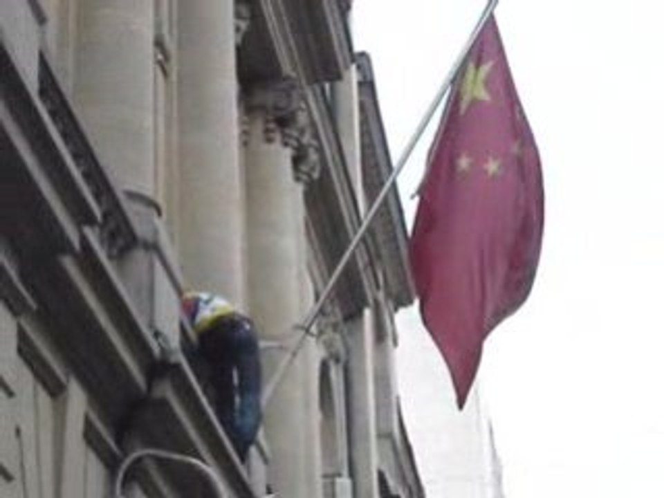 manfestation Paris drapeau tibétain