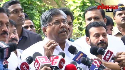 चंद्रकांत पाटलांचा फेसशिल्डमधला फोटो वापरा