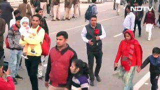 Huge Crowds At India Gate On New Year, Cops Block Roads