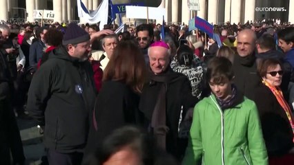 Papst Franziskus ruft Gläubige auf, für seinen verstorbenen Vorgänger zu beten