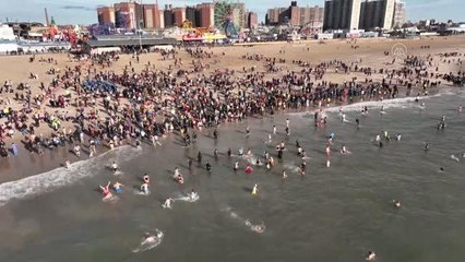 ABD'nin New York kentinde yeni yıl dalış etkinliği