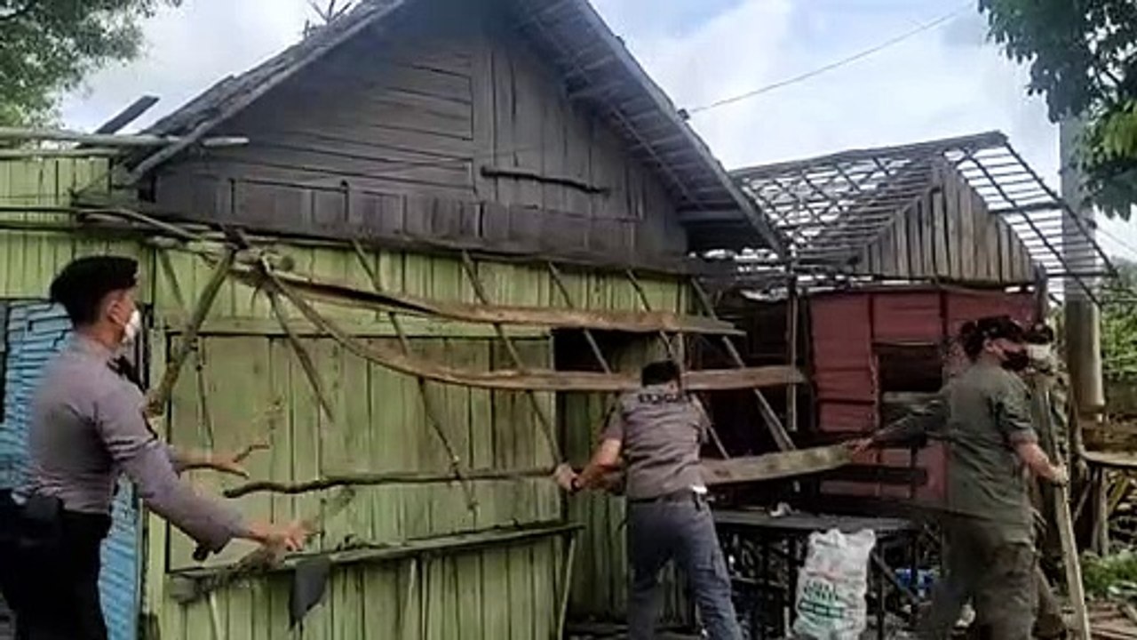 BREAKING NEWS. Pembongkaran Bangunan Liar dan Warung Jablai di Lianganggang