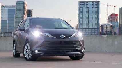 2021 Toyota Sienna Platinum Exterior Design in Grey