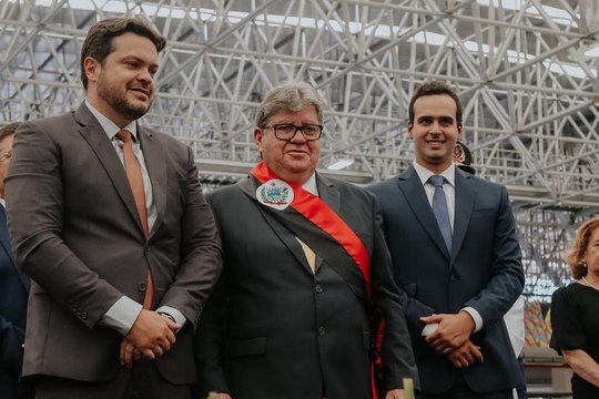 Durante posse, João Azevêdo fala em mudanças no secretariado, reajuste de servidores e Governo Lula