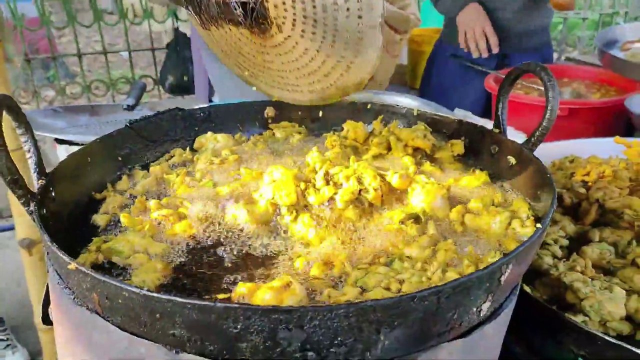 Best Breakfast In Sialkot | Pakistani Street Food In Sialkot | Street Food In Pakistan | Street Food