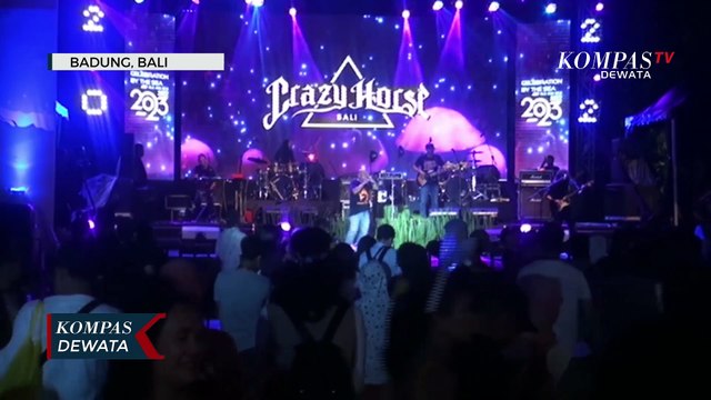 Bupati Badung Rayakan Pergantian Tahun Di Pantai Kuta