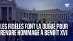 Des milliers de fidèles font la queue au Vatican pour rendre un ultime hommage à Benoît XVI