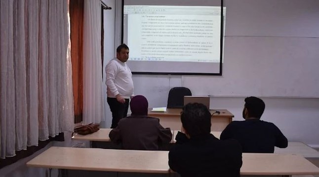 Dört öğrenciye ikisi profesör 11 hoca ders veriyor
