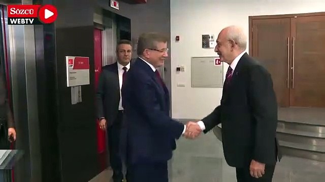 Kılıçdaroğlu, Davutoğlunu CHP Genel Merkezi'ndeki makamında ağırladı