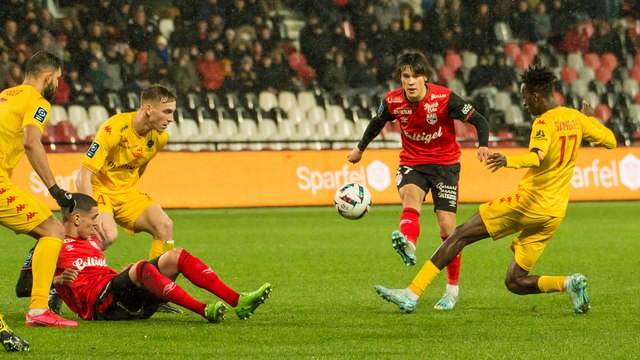 J17 L2 EN AVANT GUINGAMP - QUEVILLY-ROUEN MÉTROPOLE (0 - 2) - Résumé - (EAG - QRM) 2022-2023
