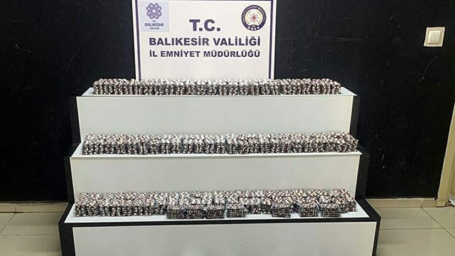 Balıkesir'de 40 bin 180 sentetik ecza hap ele geçirildi