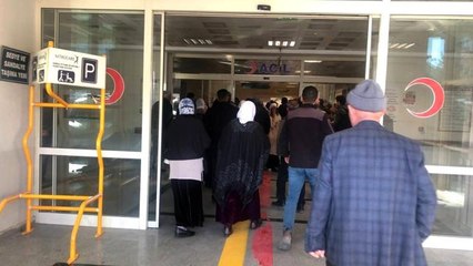 Siirt'te askeri helikopter traktör altında kalan genç için havalandı