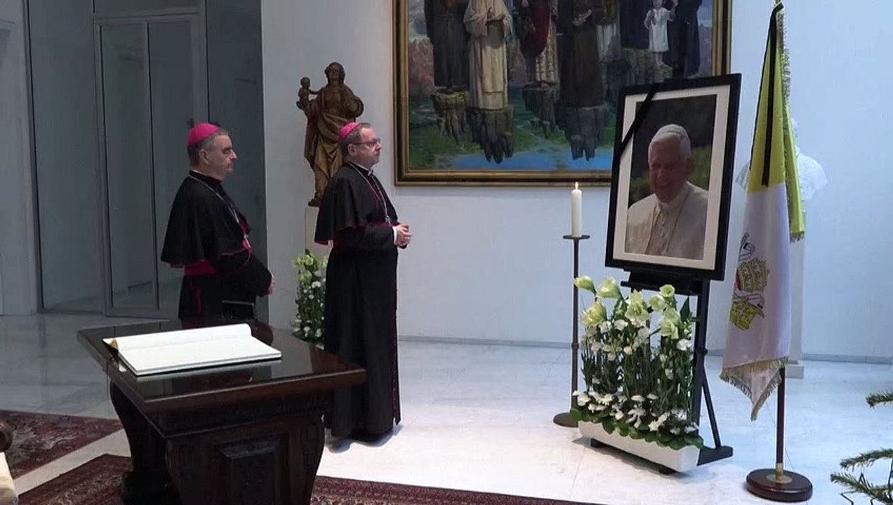 Kondolenzbuch für Benedikt XVI. liegt in Berlin aus