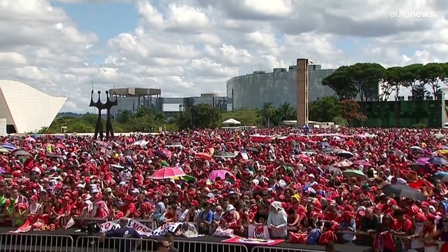 Лула да Силва подписал первые законы на посту президента Бразилии