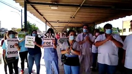 Manifestación por falta de profesionales en la guardia del Hospital Penna