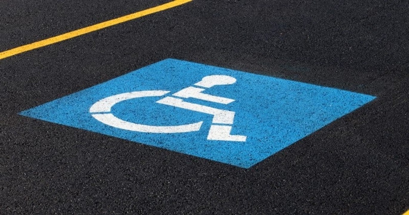 Paraplégique depuis 25 ans, il oublie sa carte de stationnement handicapé et doit payer 166 euros d'amende