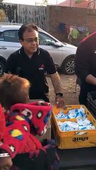 VIDEO : कच्ची बस्ती में जरूरतममंदों परोसा खाना