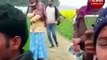 वीडियो: प्रतापगढ़ में बांस के टूटे पुल से ले जानी पड़ी शवयात्रा