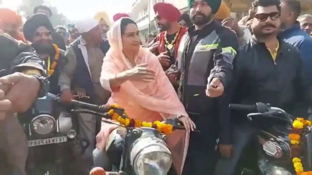 ਹਰਸਿਮਰਤ ਕੌਰ ਬਾਦਲ ਨੇ ਵਿਧਾਇਕ ਨੂੰ ਬਿਠਾਕੇ ਬੁਲਟ ਦੀ ਕੀਤੀ ਸਵਾਰੀ