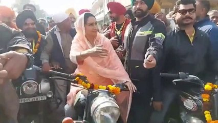 ਹਰਸਿਮਰਤ ਕੌਰ ਬਾਦਲ ਨੇ ਵਿਧਾਇਕ ਨੂੰ ਬਿਠਾਕੇ ਬੁਲਟ ਦੀ ਕੀਤੀ ਸਵਾਰੀ