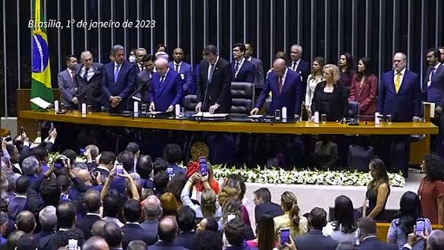 Lula irá ao velório de Pelé na terça-feira em Santos