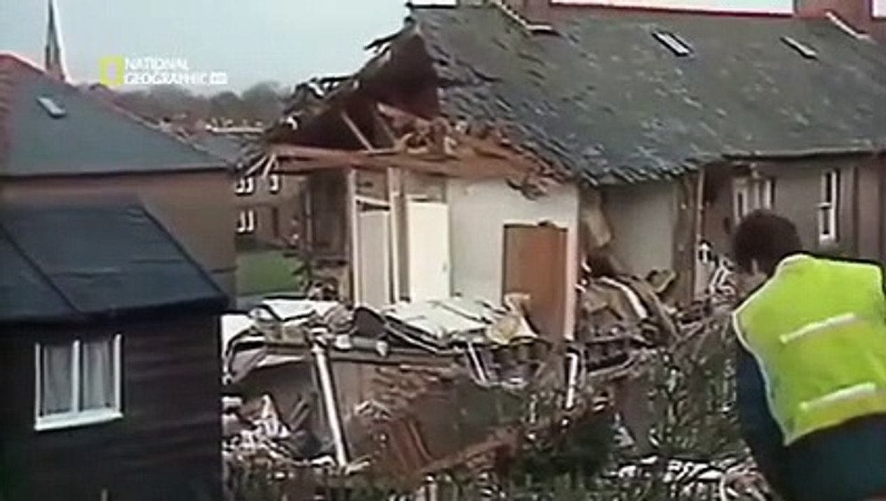 seconds-from-disaster-plane-crash-in-queens-2006-freedownloadvideo.net