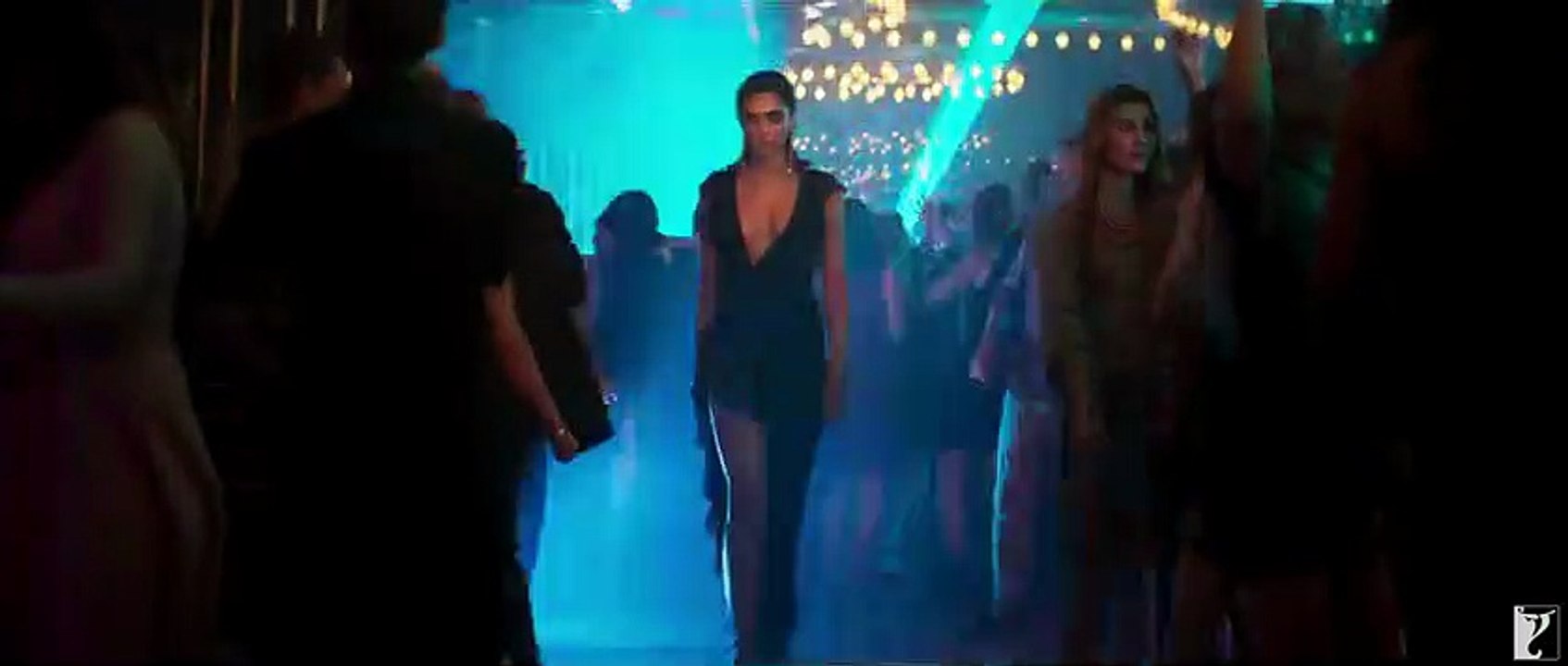 Pathaan - Official Trailer - Shah Rukh Khan - Deepika Padukone - John Abraham - Siddharth Anand