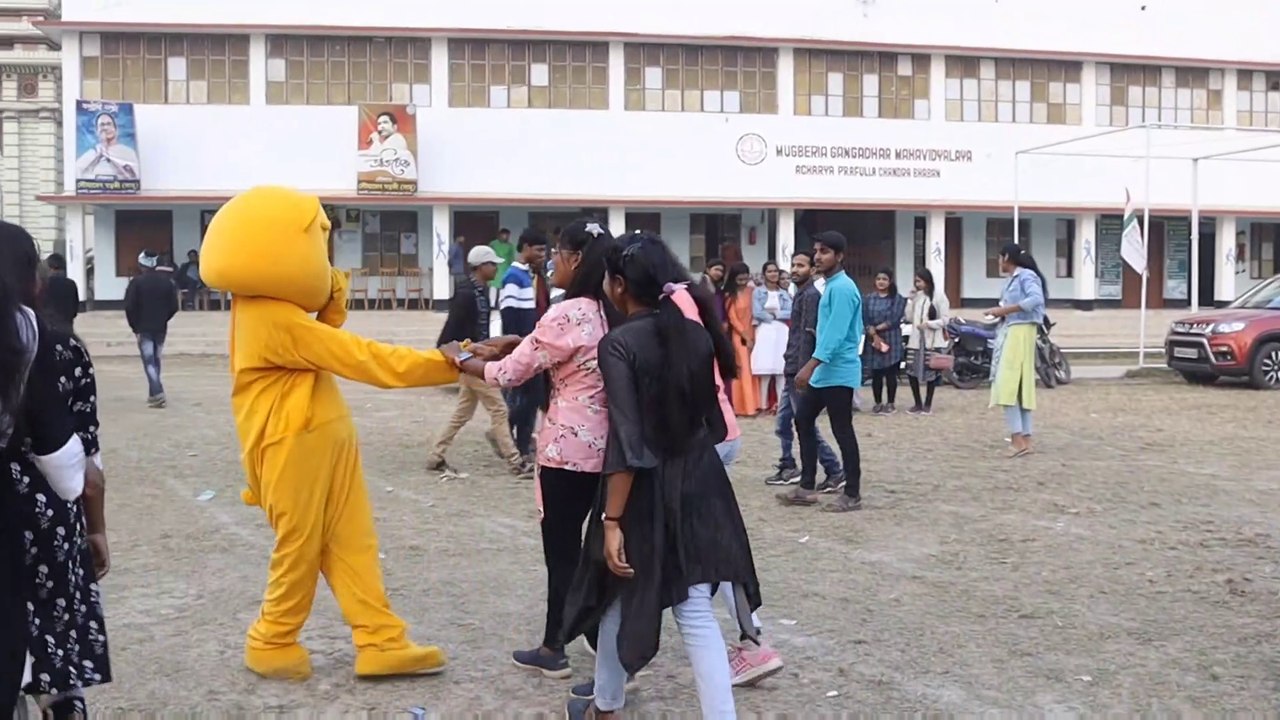 Mugberia College Prank / College girls pranks / Romantic prank / Cute girl prank / Teddy Bear pranks