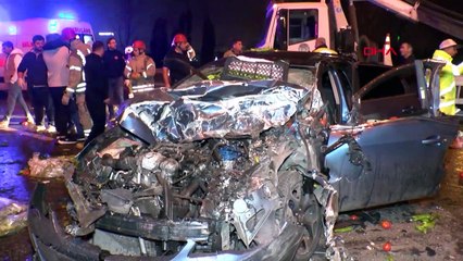 TEM bağlantı yolunda otomobil sebze kamyonetine çarptı! Yaralılar var