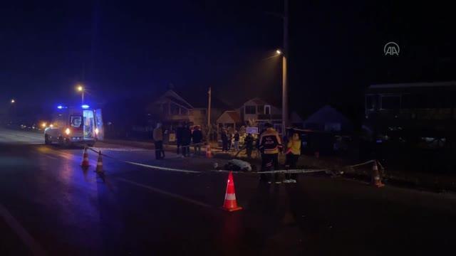 Sakarya'da hafif ticari araçla çarpışan motosikletin sürücüsü öldü