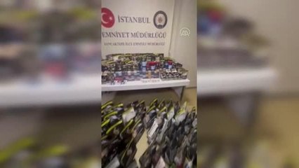 Sancaktepe'de bir iş yerinde kaçak tütün ve bandrolsüz ürün ele geçirildi