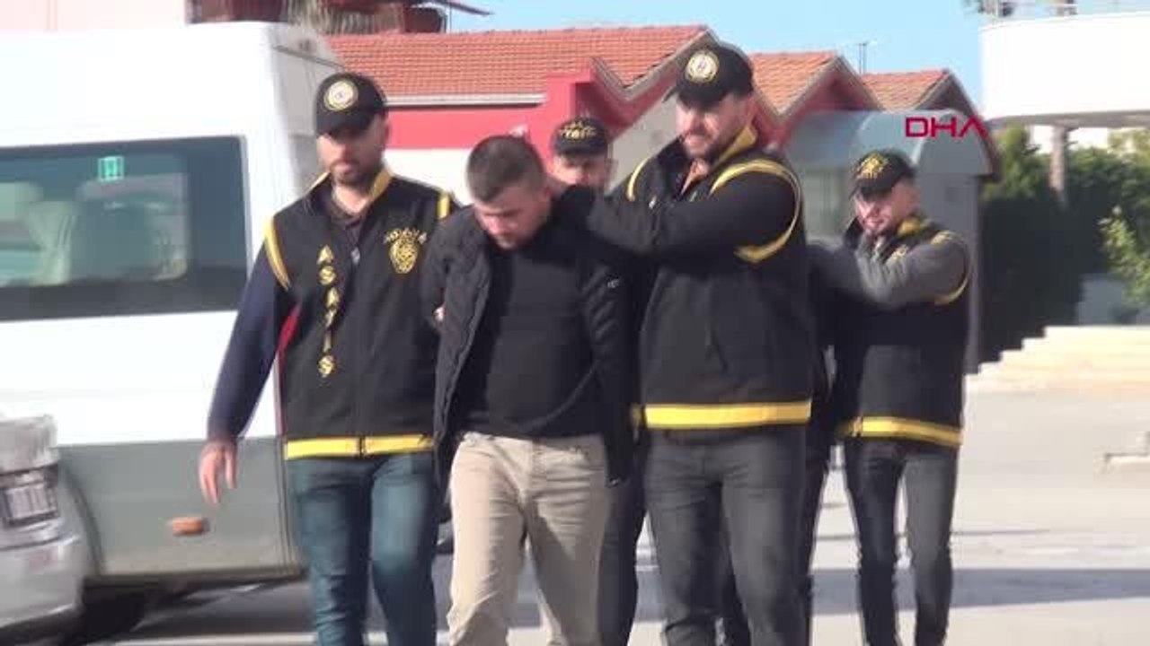 ÇAY OCAĞINDA 'KÜFÜRLÜ KONUŞMA' İDDİASIYLA BİLEKLERİNİ KESTİ