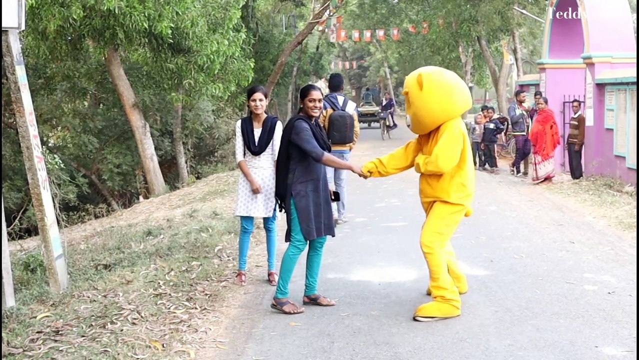prank on road in india / road girls prank /Funny Teddy / Teddy Bear Funny Video /Girls / Teddy Sona