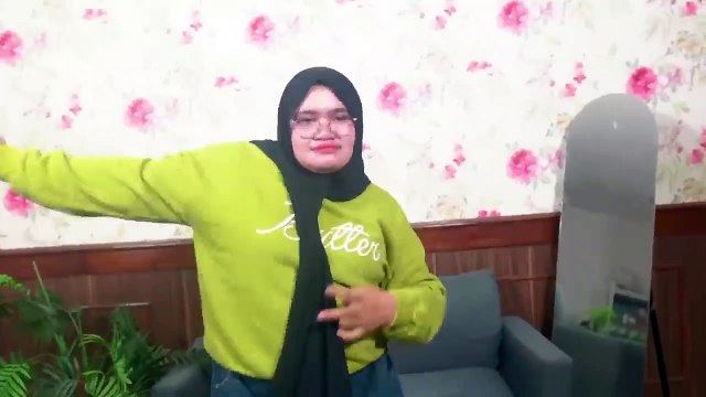 ECKO SHOW feat. INTAN LEMBATA - Siapa Nih Siapa Tuh (Luk Luk Luk Cup Cup Cup) [ Music Video ]