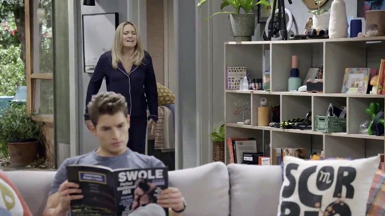 Pretty Smart - Se1 - Ep09 - Seriously though! Chelsea has writer's block! HD Watch