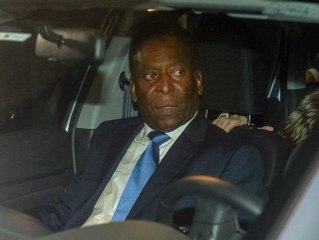 "En quel honneur ?", "c'est du n'importe quoi" : les internautes fous de rage, cet hommage "imposé" pour Pelé qui ne passe pas du tout !