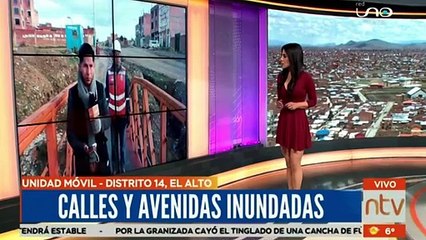 El Alto: Un vehículo quedó atrapado en un río debido a la intensa lluvia