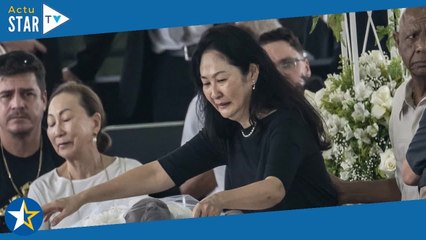 Mort de Pelé : sa veuve Marcia inconsolable devant son cercueil, les images déchirantes