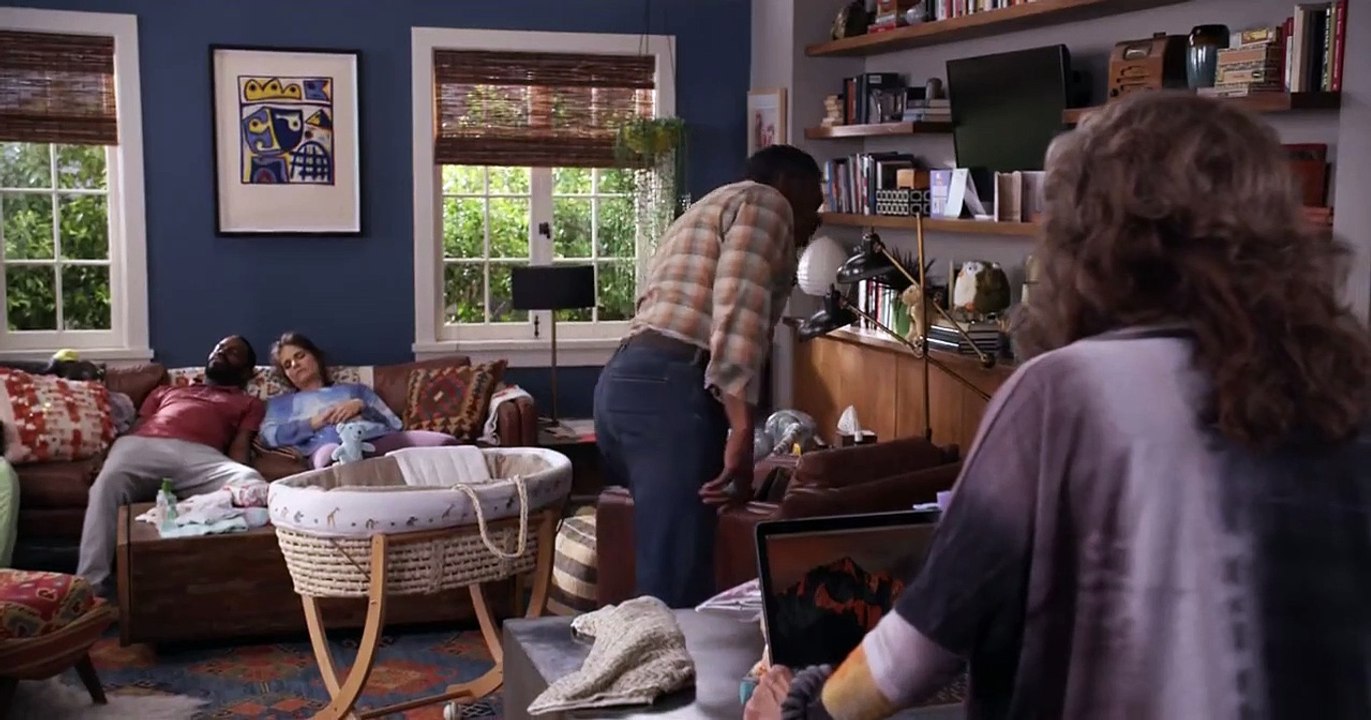 Grace and Frankie - Se4 - Ep09 - The Knee HD Watch