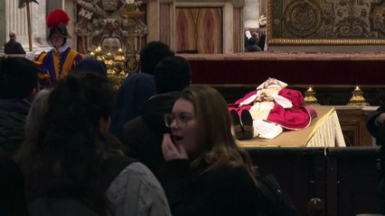 Fiéis relembram trajetória de Bento XVI