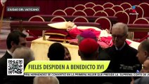 Fieles despiden al papa emérito Benedicto XVI
