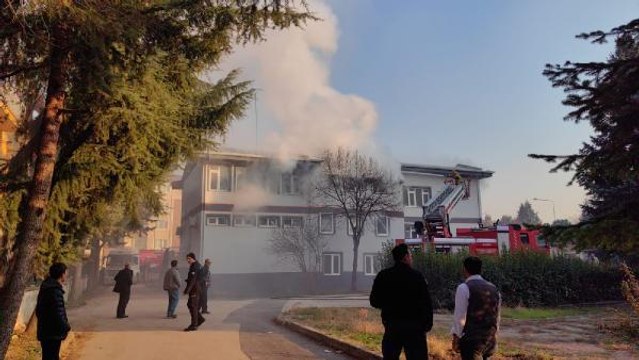 İNEGÖL İLÇE TARIM VE ORMAN MÜDÜRLÜĞÜ BİNASINDA YANGIN-O