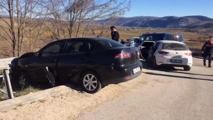 Bariyere çarpan otomobildeki kadın yaralandı