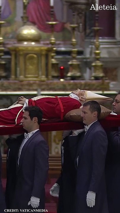 Despedida de Bento XVI: Traslado à Basílica de São Pedro