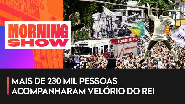 Começa cortejo com o corpo de Pelé pelas ruas de Santos