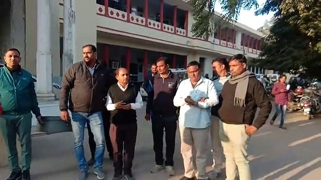 यहां अधिशासी अभियंता 40 हजार तथा सहायक अभियंता 5 हजार की रिश्वत लेते गिरफ्तार