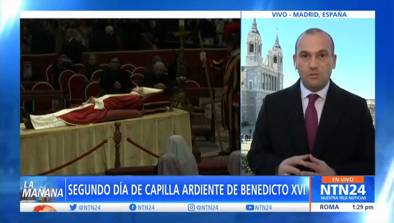 Miles de fieles se concentran en la plaza de San Pedro para despedir a Joseph Ratzinger.