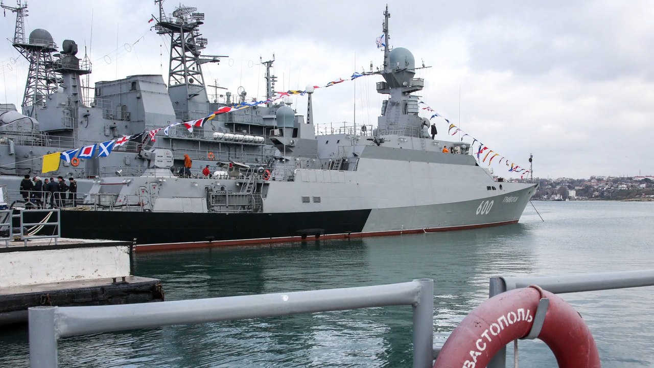 Sewastopol: russische krim-flotte von drohnen attackiert