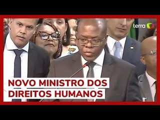 "Vocês existem e são importantes para nós", Silvio Almeida exalta minorias e é ovacionado em posse